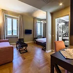 Paradiso 4*
