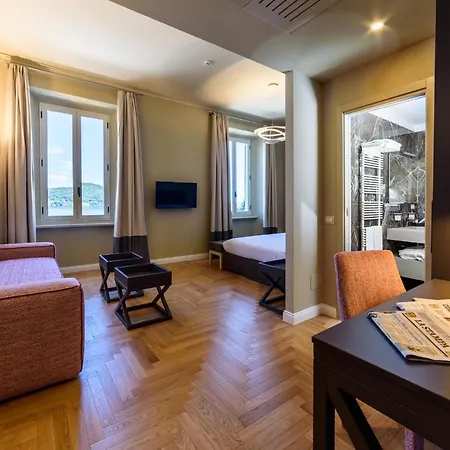 Paradiso 4*