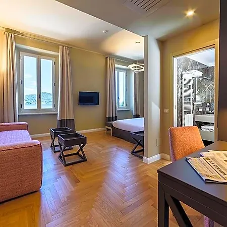 Paradiso Hotel 4*