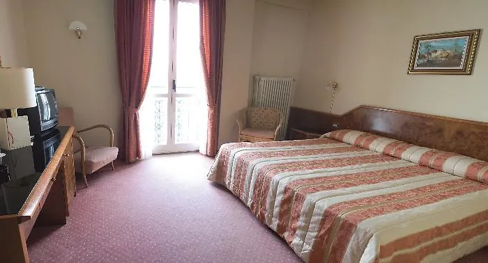 מלון Paradiso ארונה